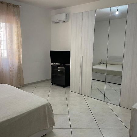 Flora House Ξενοδοχείο Μπρίντιζι Εξωτερικό φωτογραφία